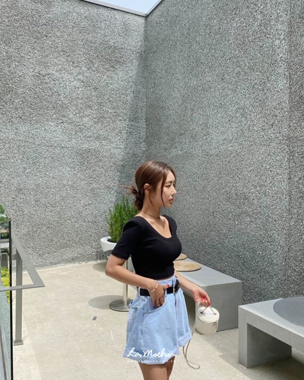 圓領坑條短版上衣